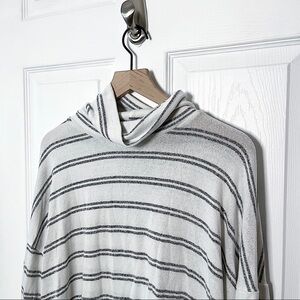 ✧･ﾟlightweight striped turtleneck